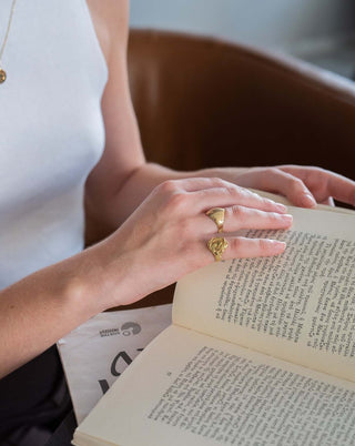 Form Signet Ring Solid Gold